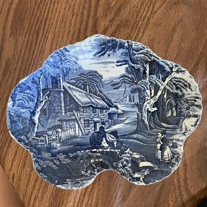 Blue & white porcelain vintage server on a pedestal